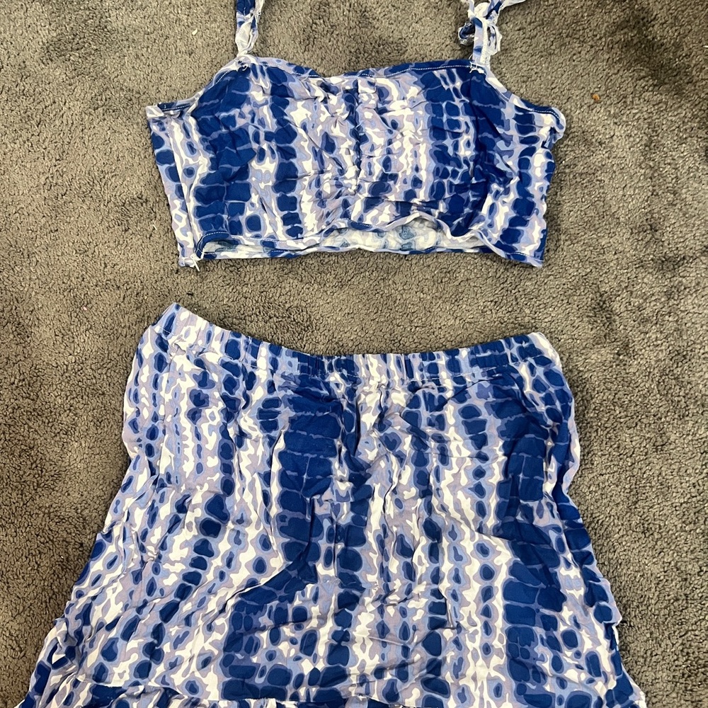 SHEIN Blue and White Tie-Dye Set